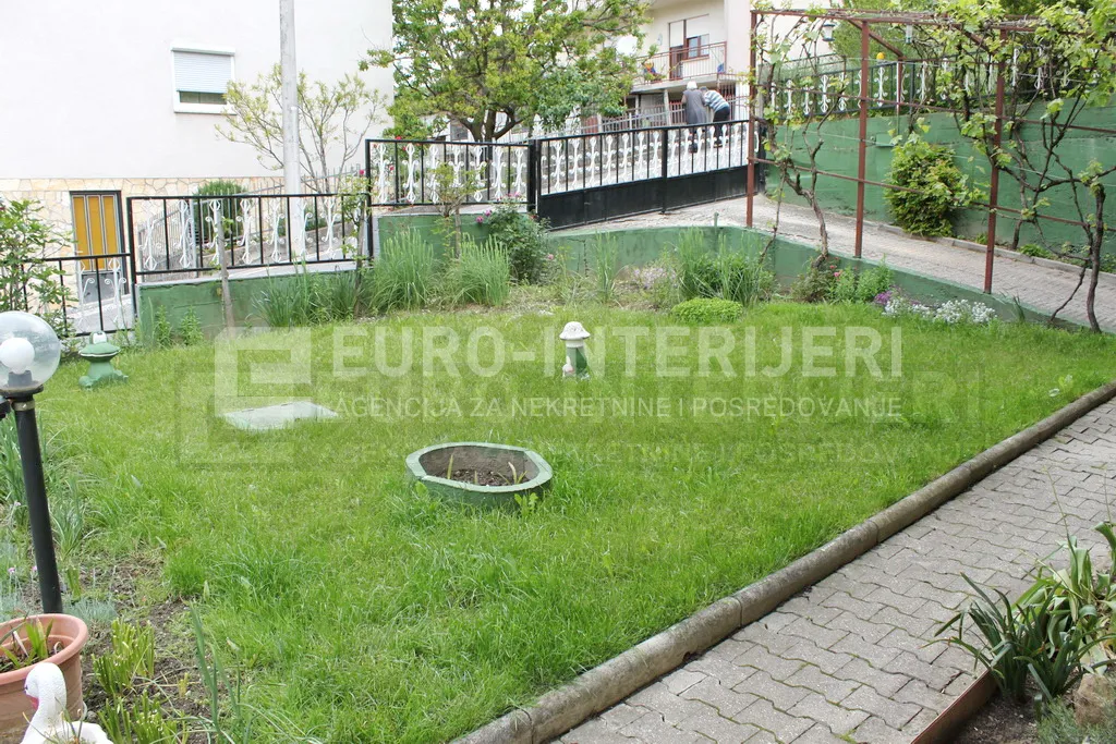 kuća zagreb, g. vrapče, 298 m², 2 etaže kao 2 stana, 3 et. nedovršena - slika 2