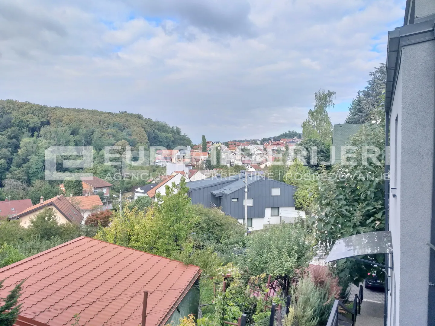 urbana vila s tri stana - ukupno 140 m² - zagreb, kustošija - slika 1