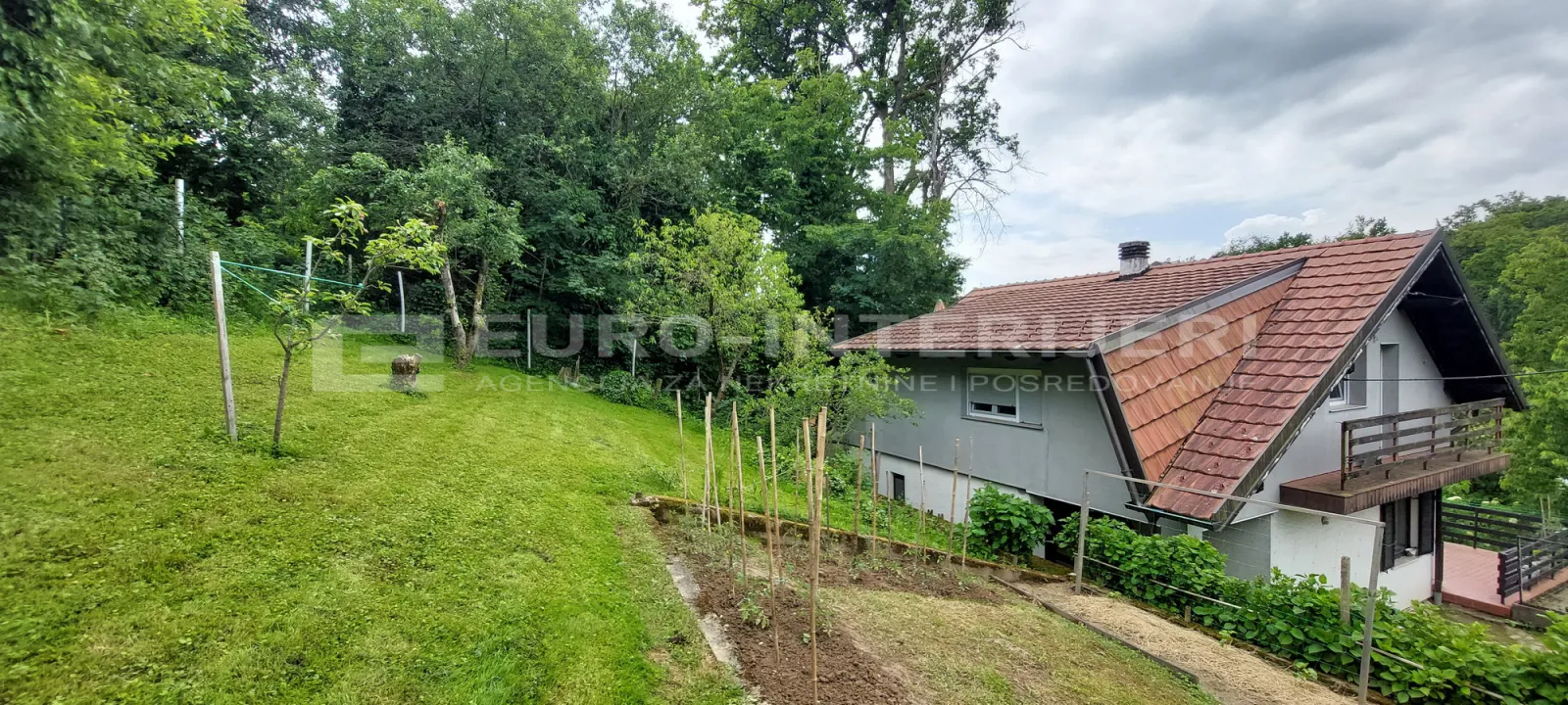 Zagreb - Kraljevec - zemljište 1.451 m² s kućom
