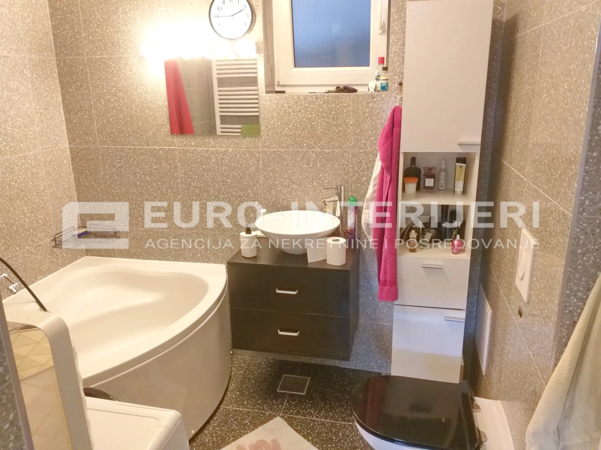 urbana vila s tri stana: zagreb kustošija, površine 140 m² - slika 17