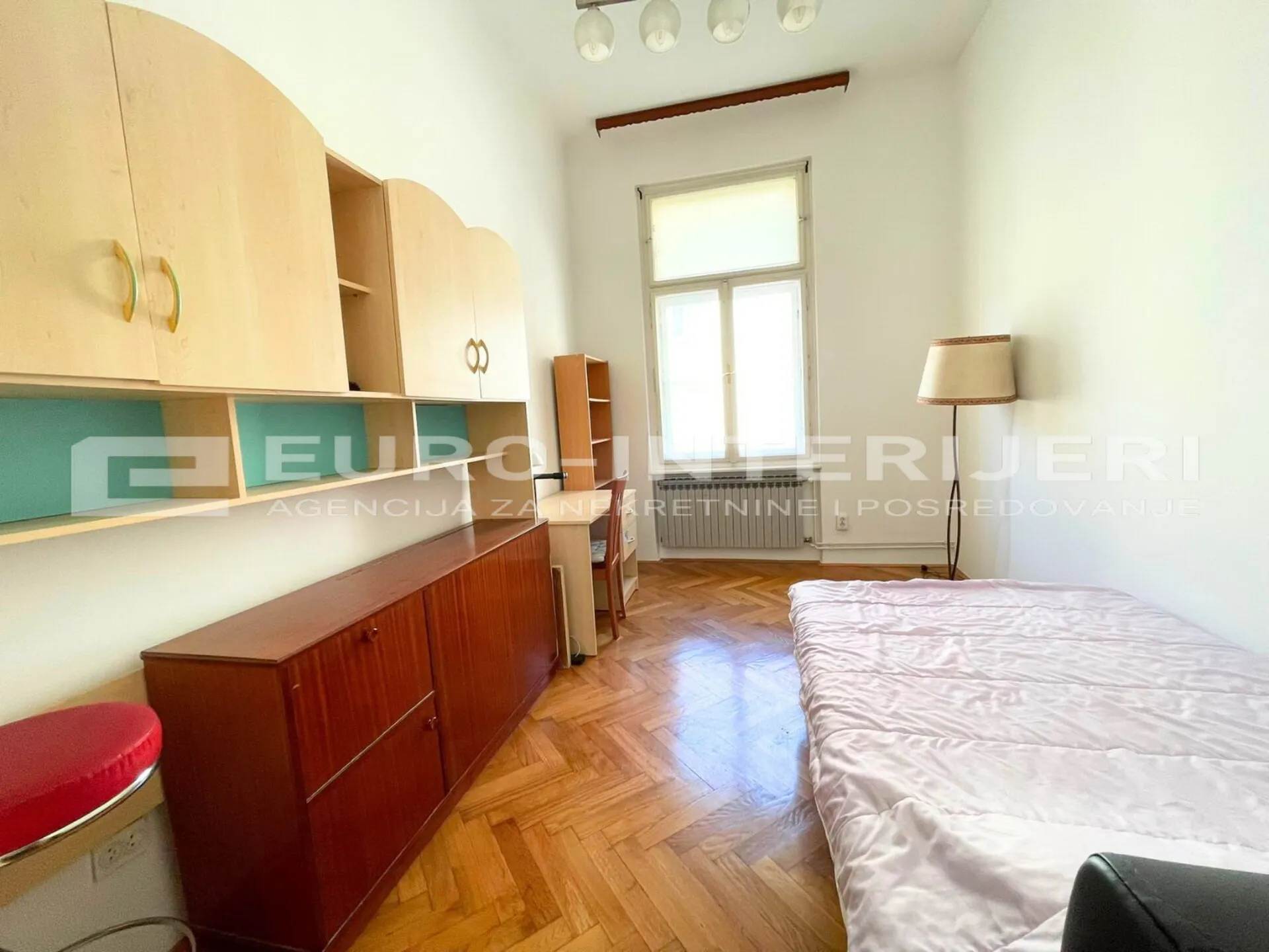zagreb centar palmotićeva ul. četverosoban stan 100 m² balkon najam - slika 12