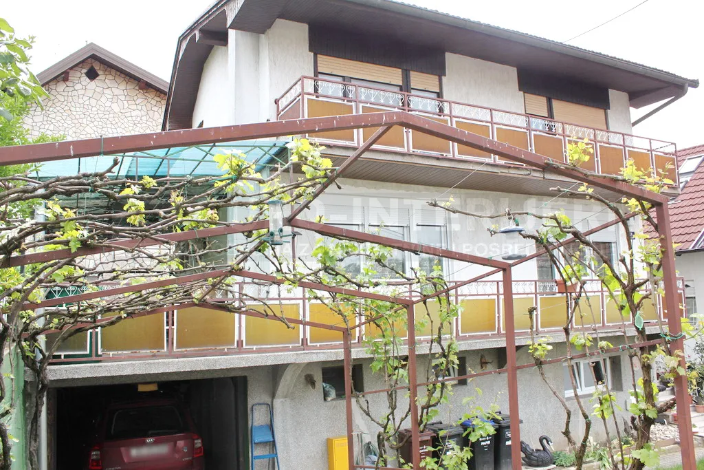 kuća zagreb, g. vrapče, 298 m², 2 etaže kao 2 stana, 3 et. nedovršena - slika 20