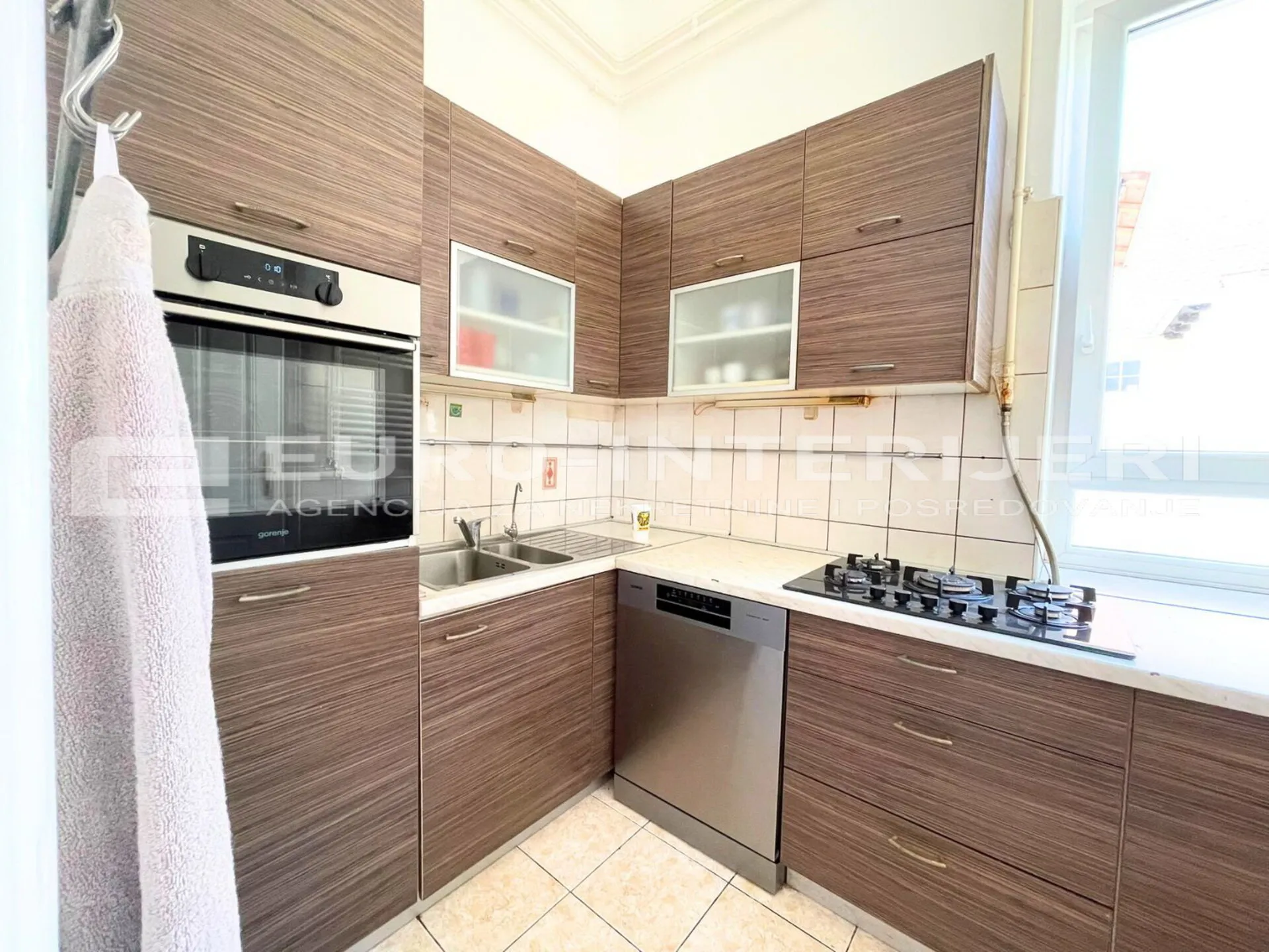 zagreb centar palmotićeva ul. četverosoban stan 100 m² balkon najam - slika 8