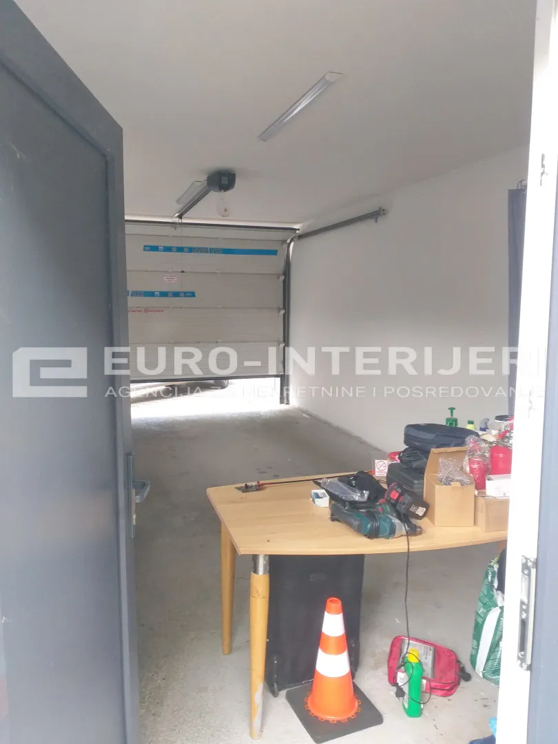 urbana vila s tri stana: zagreb kustošija, površine 140 m² - slika 23