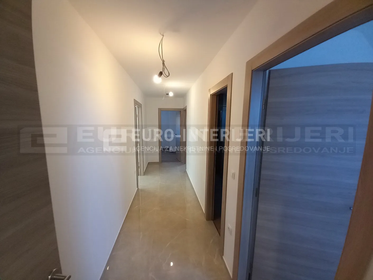 požega, novouređen četverosoban stan 83 m², blizina centra - slika 8