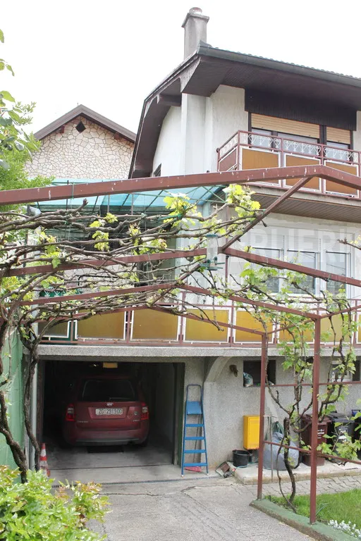 kuća zagreb, g. vrapče, 298 m², 2 etaže kao 2 stana, 3 et. nedovršena - slika 19