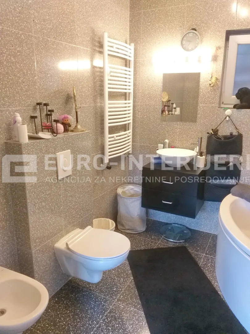 urbana vila s tri stana: zagreb kustošija, površine 140 m² - slika 16