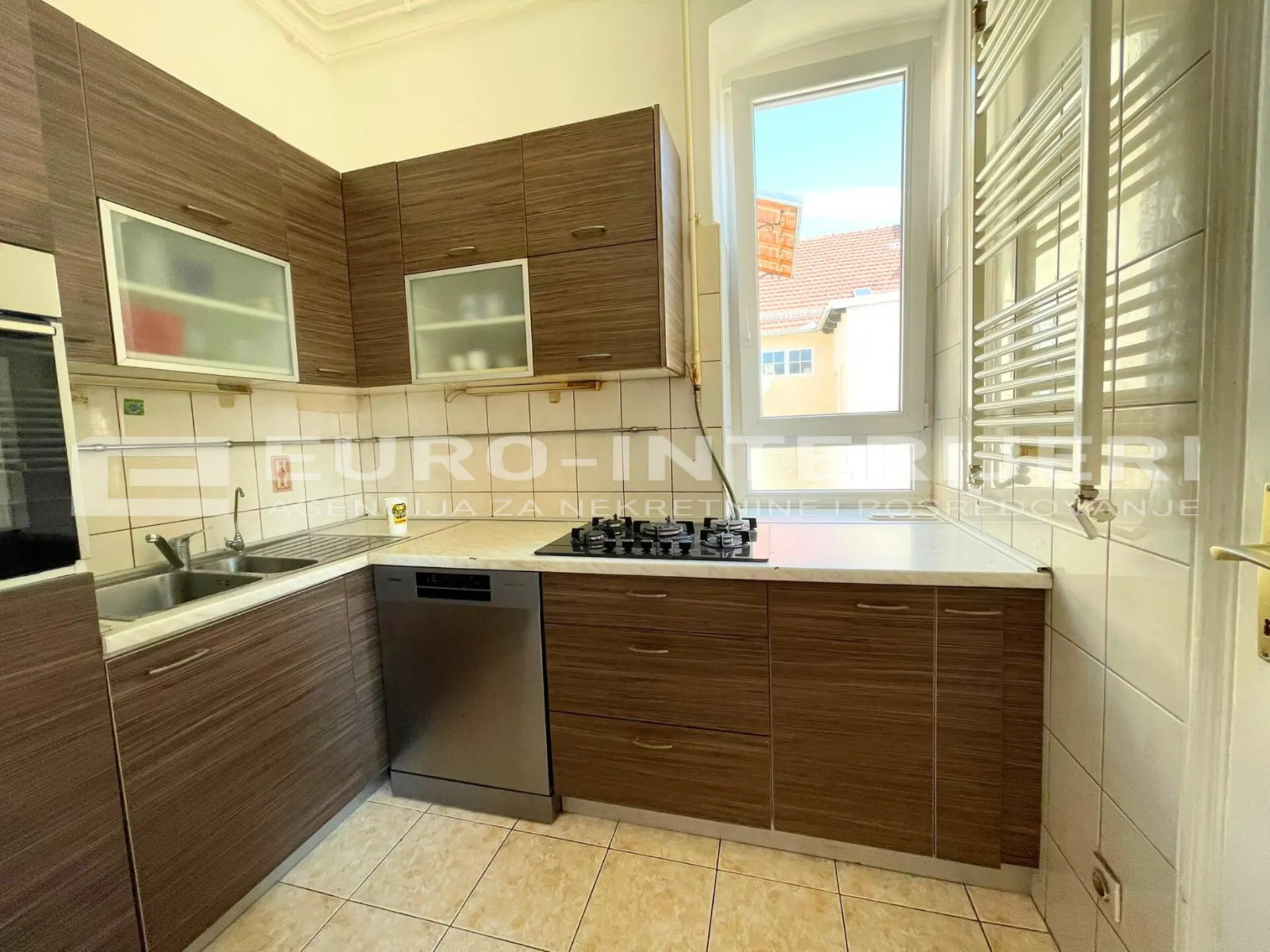 zagreb centar palmotićeva ul. četverosoban stan 100 m² balkon najam - slika 7