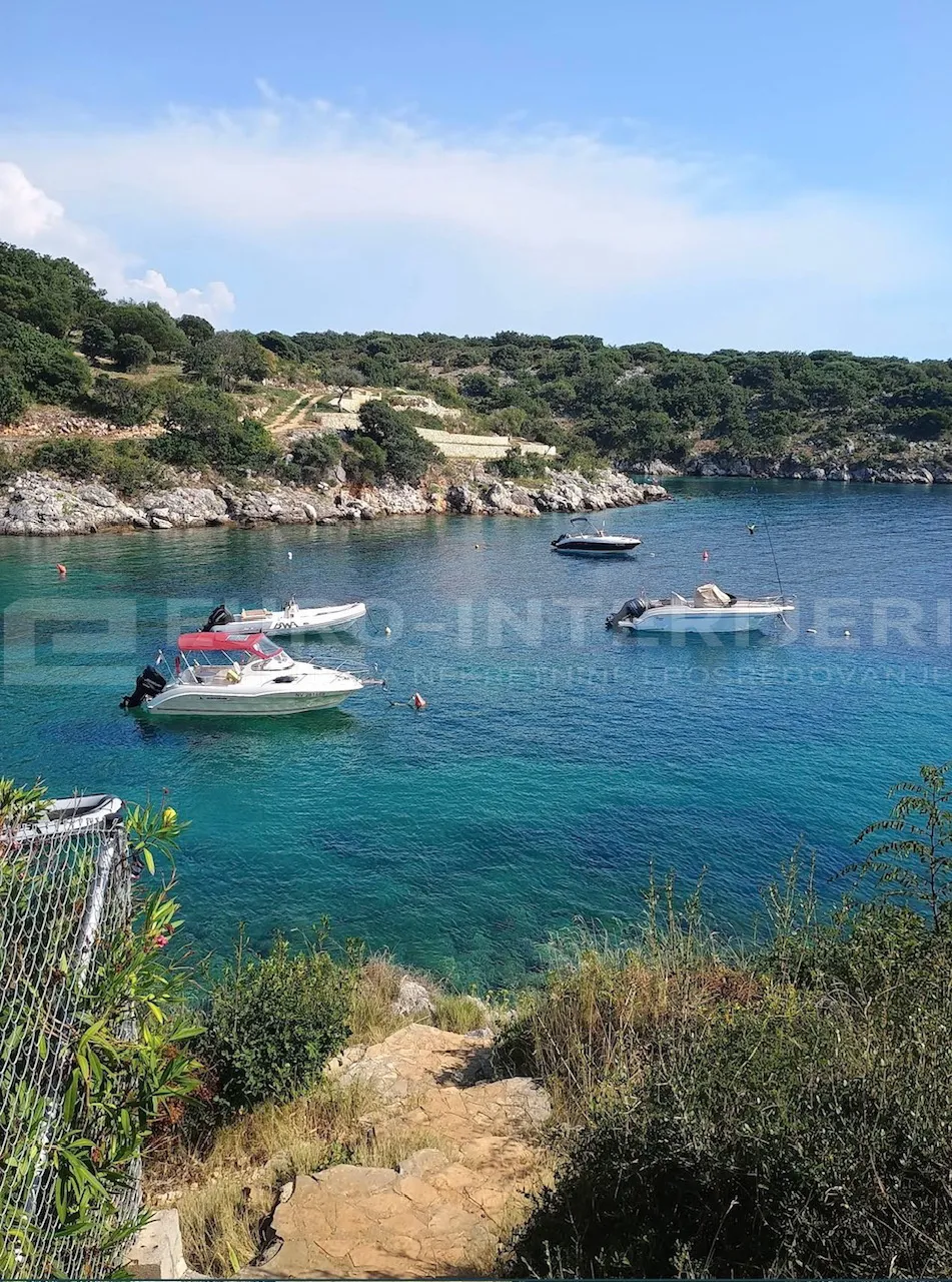 Prodaje se građevinsko zemljište s projektom i građ. dozvolom otok Pag - Potočnica, Novalja
