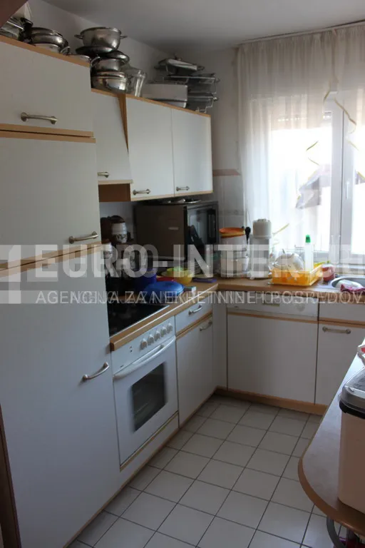 obiteljska kuća jakovlje, uredna s urednom okućnicom - slika 20