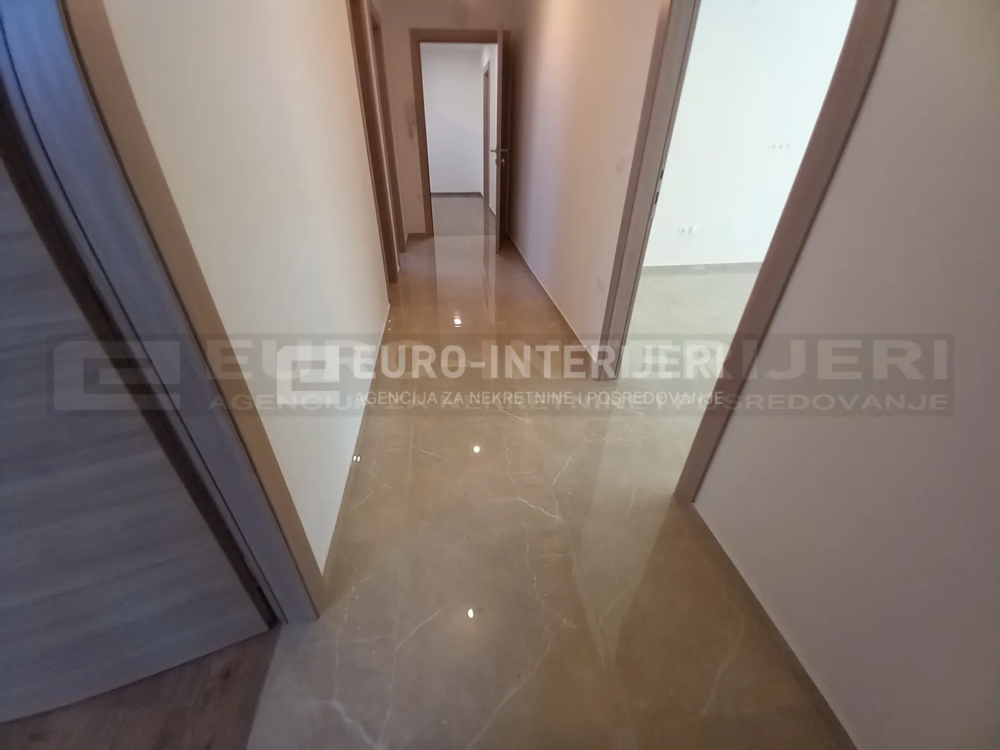 požega, novouređen četverosoban stan 83 m², blizina centra - slika 3