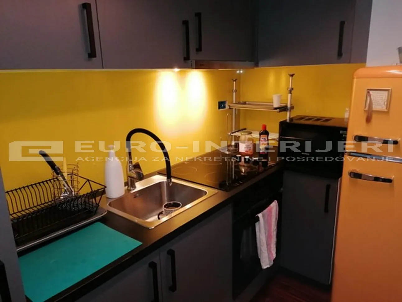 urbana vila s tri stana: zagreb kustošija, površine 140 m² - slika 13