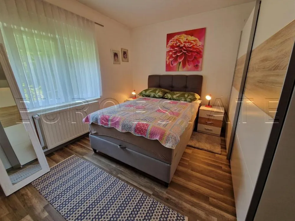 kuća sa dva stana, ukupne površine 200 m2, na mirnoj lokaciji u prirodi - slika 22
