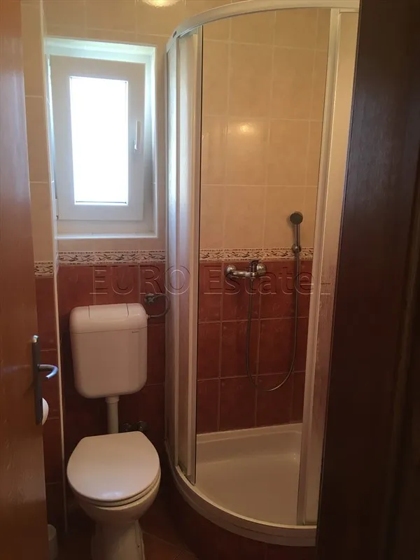 vodice(srima): zgrada sa 11 apartmana i 740 m2, samo 70 m do plaže - slika 4