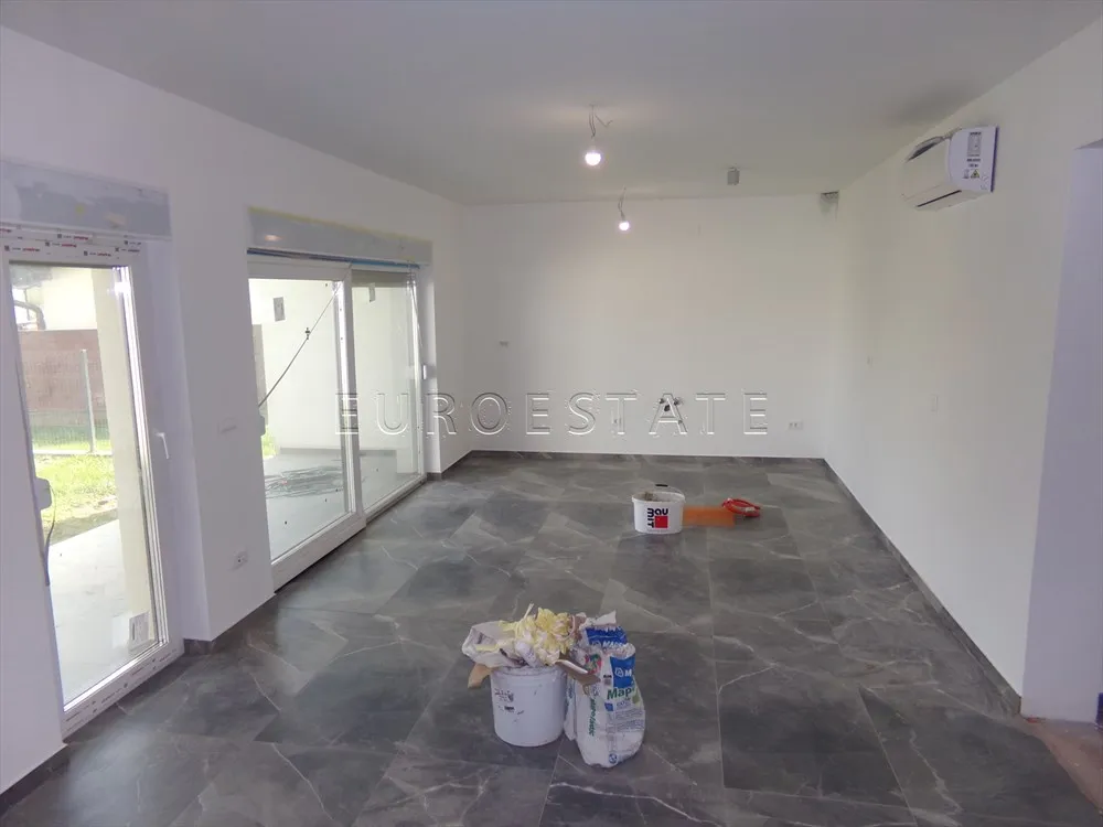 sračinec: dvoetažni 4-sobni stan sa dvorištem i parkiralištem, sveukupne površine 275 m2, novogradnja - slika 9