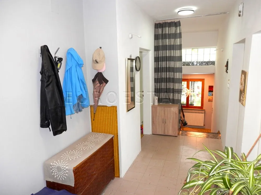 boričevec toplički: prostrana i renovirana kuća sa 324 m2 ukupne površine i 4648 m2 okućnice - slika 20