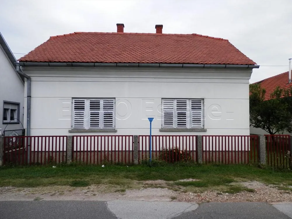 nedelišće-centar: građevinsko zemljište od 1085 m2, sa starom kućom - slika 2