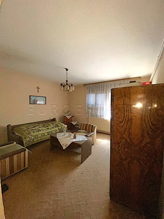 prelog: kuća sa pomoćnim zgradama i velikim zemljištem na prodaju, 254,42 m2 bruto - slika 13