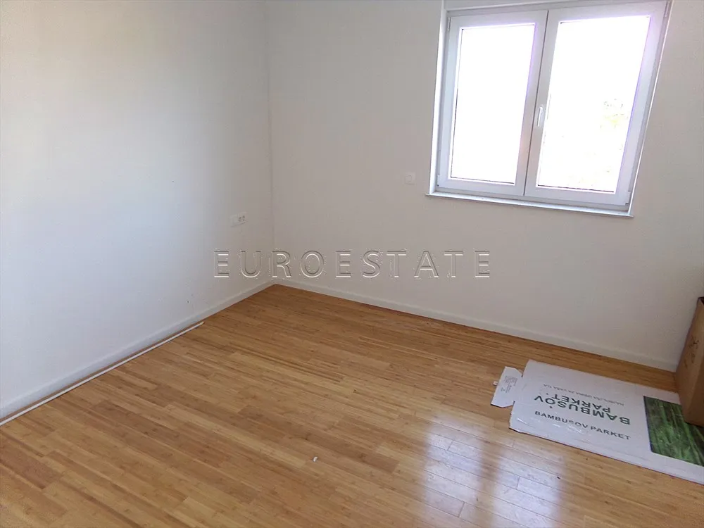 novalja: novogradnja, 3-sobni stan, prizemlje, sa vrtom i 2 parkinga, sveukupno 191.36 m2 - slika 5