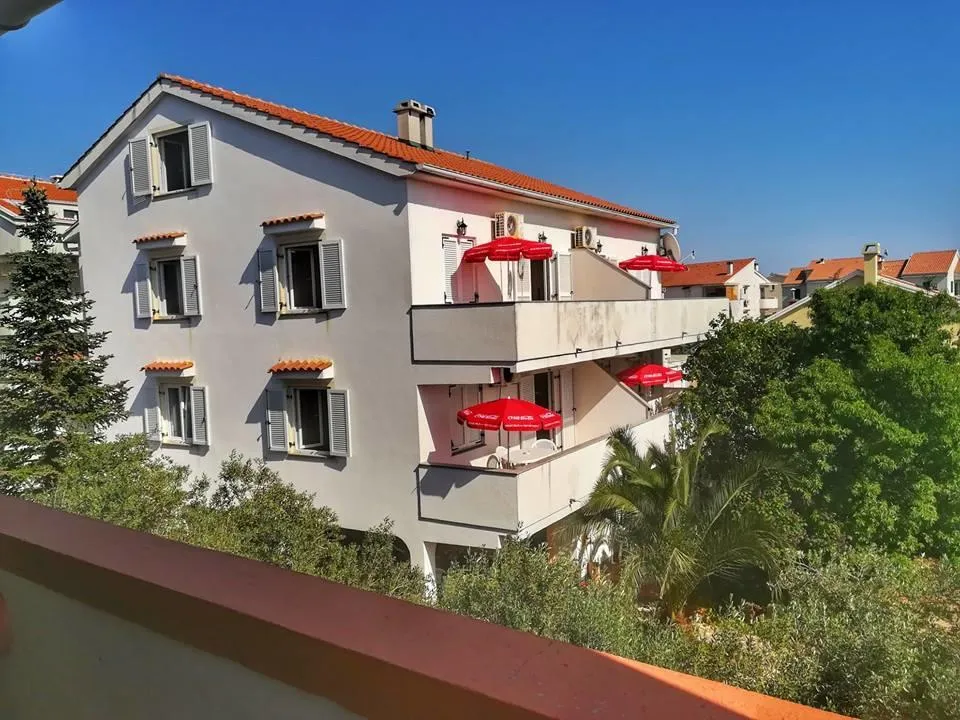 novalja: apartmanska zgrada od 700 m2, 8 apartmana, pogled na more ! - slika 6
