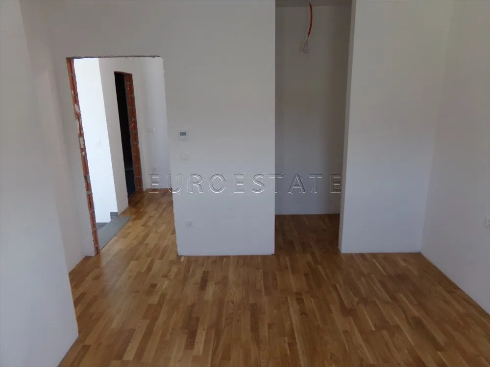 sračinec: dvoetažni 4-sobni stan sa dvorištem i parkiralištem, sveukupne površine 275 m2, novogradnja - slika 18
