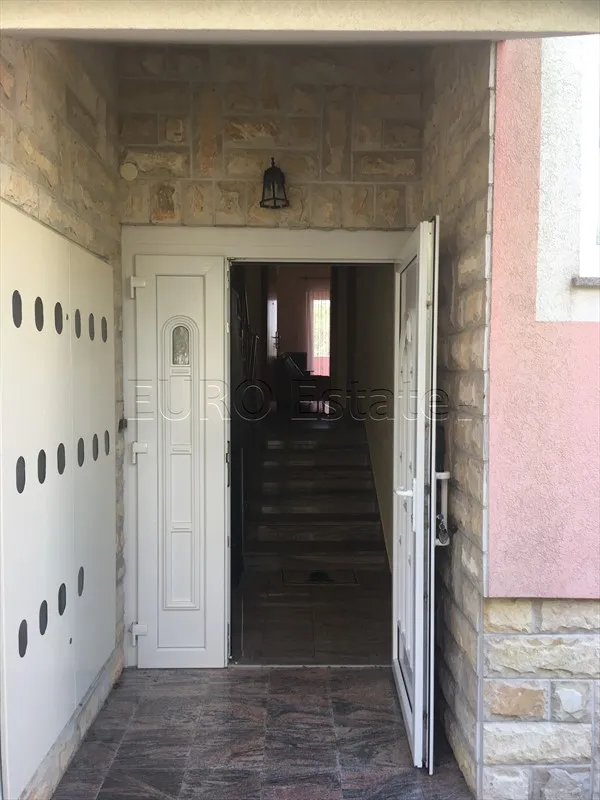vodice(srima): zgrada sa 11 apartmana i 740 m2, samo 70 m do plaže - slika 3