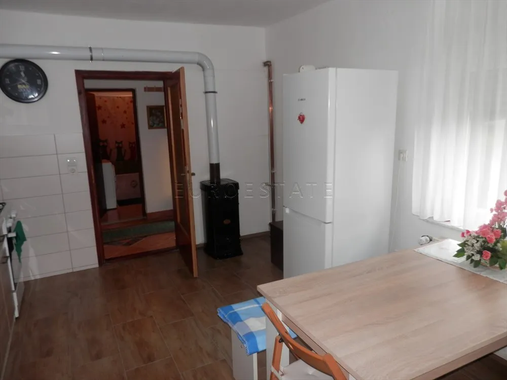 kuća sa dva stana, ukupne površine 200 m2, na mirnoj lokaciji u prirodi - slika 24