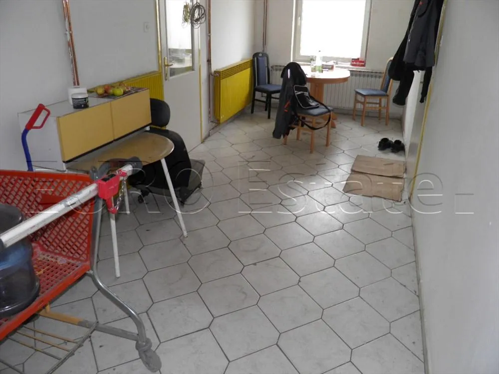 varaždin: upravna zgrada sa halom 1300 m2, ind. dvorište 3370 m2 - slika 7