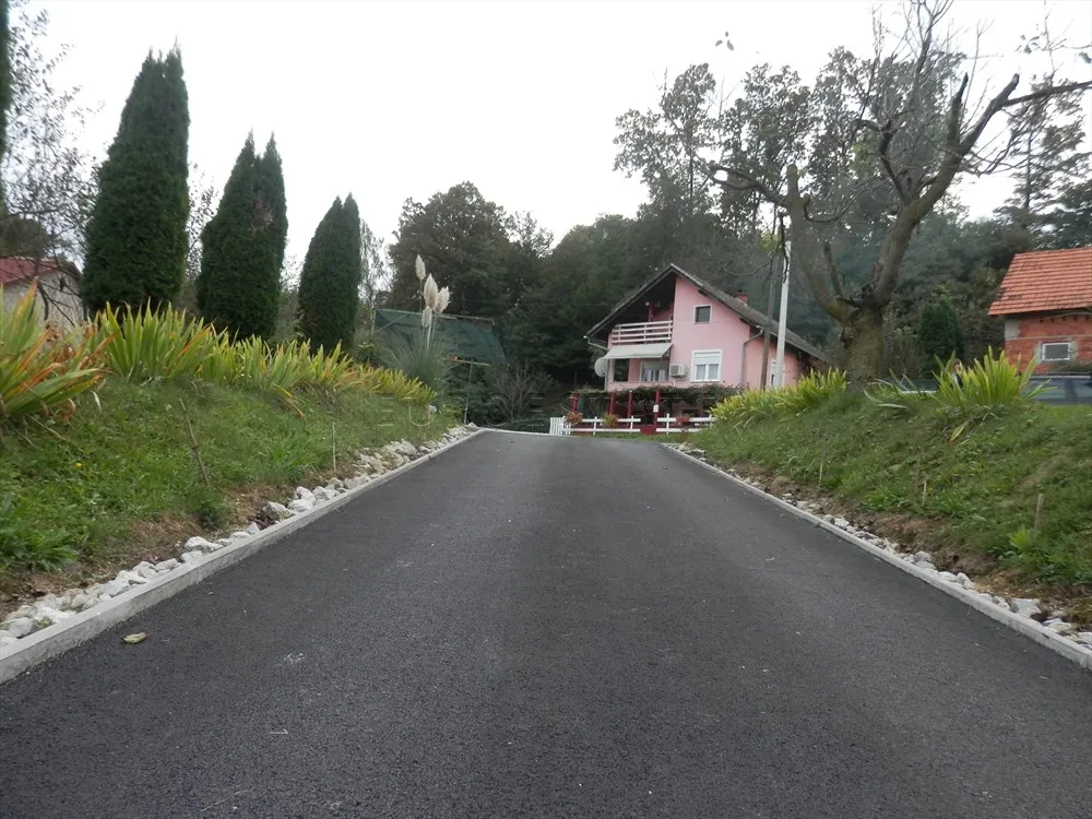kuća sa dva stana, ukupne površine 200 m2, na mirnoj lokaciji u prirodi - slika 5