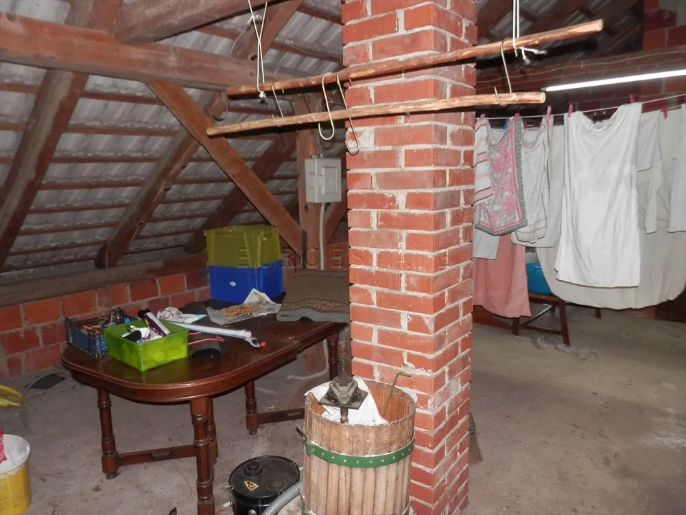 kuća sa dva stana, ukupne površine 200 m2, na mirnoj lokaciji u prirodi - slika 40