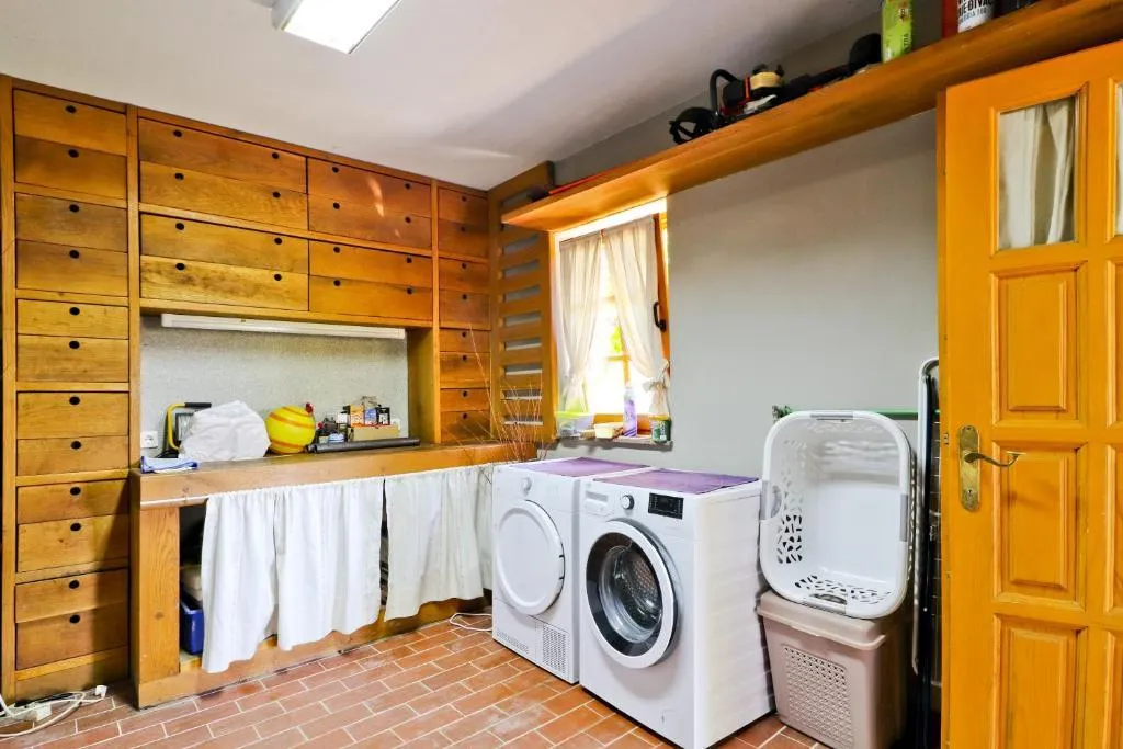 gornja voća: luksuzna kuća za odmor, 200 m2, 3200 m2 okućnice, bazen - slika 33