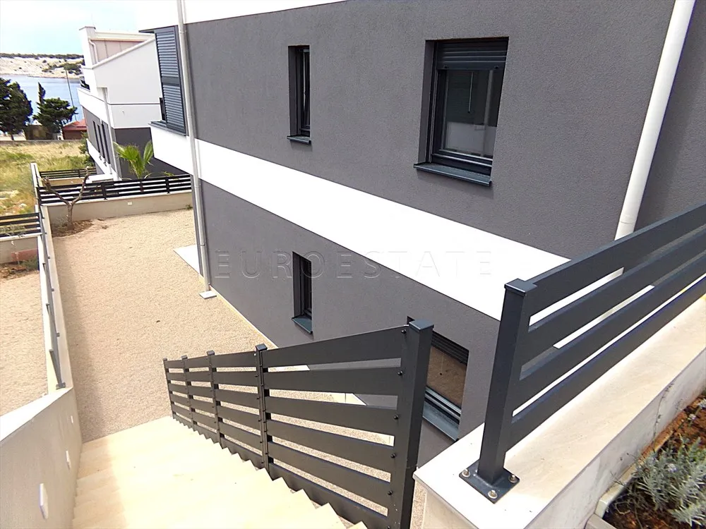 šimuni: nov, 4 - sobni stan, 121.93 m2 + vrt i parking, bruto 214.28 m2 - slika 3