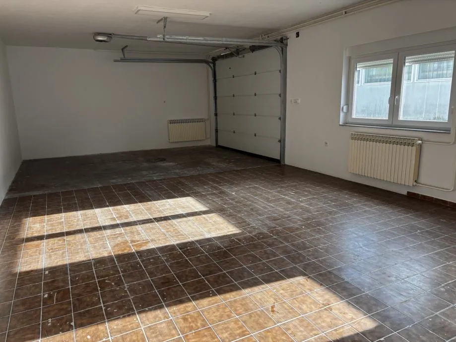 pušćine: poslovni prostor, 218 m2, prizemlje, kat, parking, dvorište - slika 7