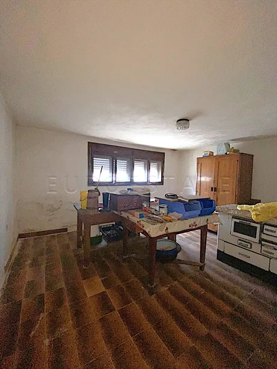 prelog: kuća sa pomoćnim zgradama i velikim zemljištem na prodaju, 254,42 m2 bruto - slika 27