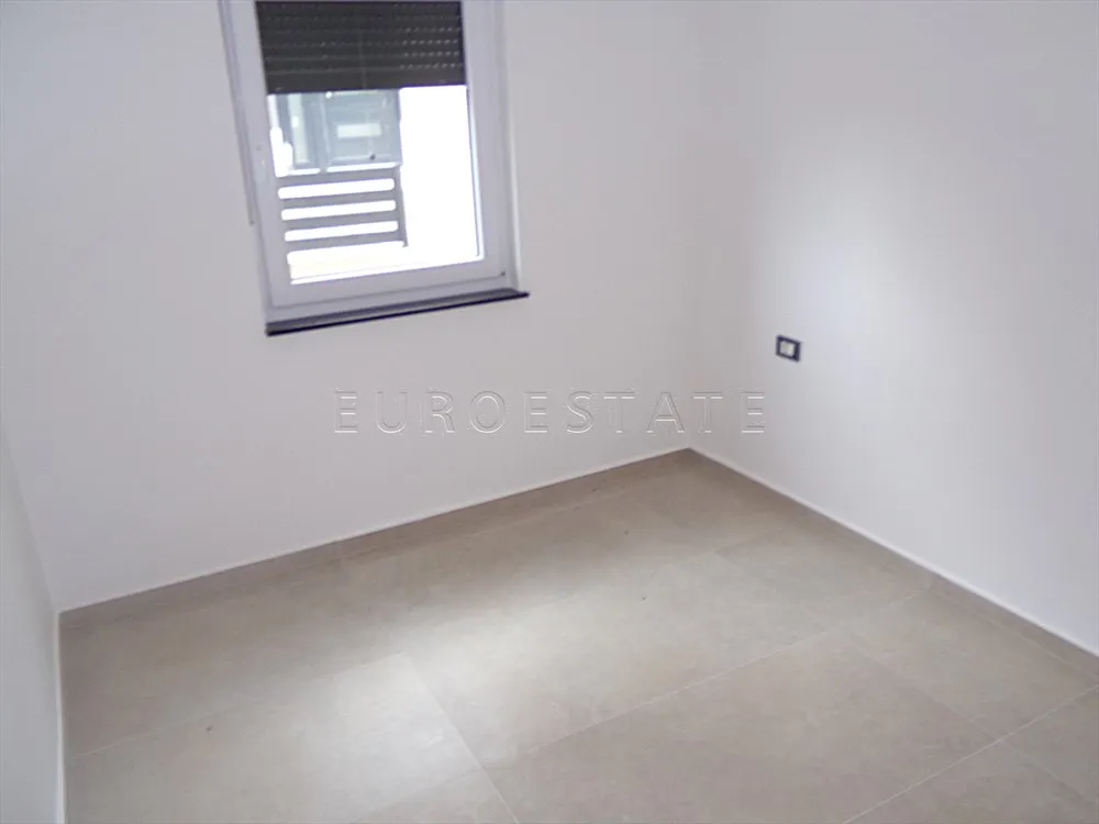 šimuni: nov, 4 - sobni stan, 121.93 m2 + vrt i parking, bruto 214.28 m2 - slika 21