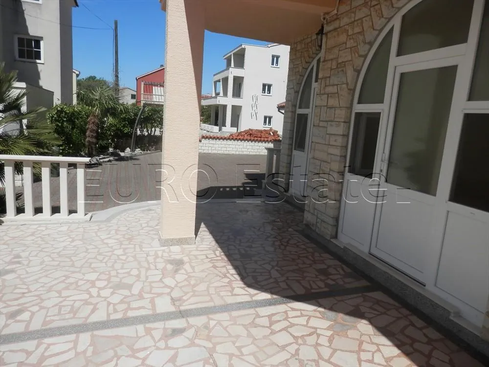 srima; luksuzna višekatnica s 5 apartmana, 30 metara od mora ! - slika 3