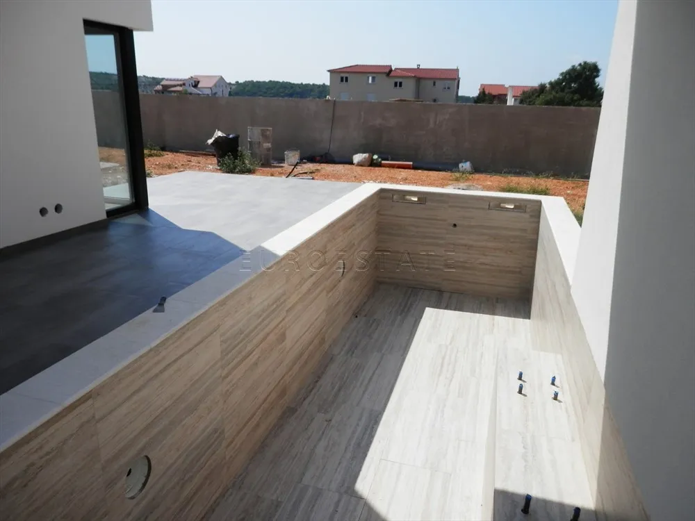 rab: luksuzna kuća površine 160 m2 sa bazenom od 20 m2 - slika 6