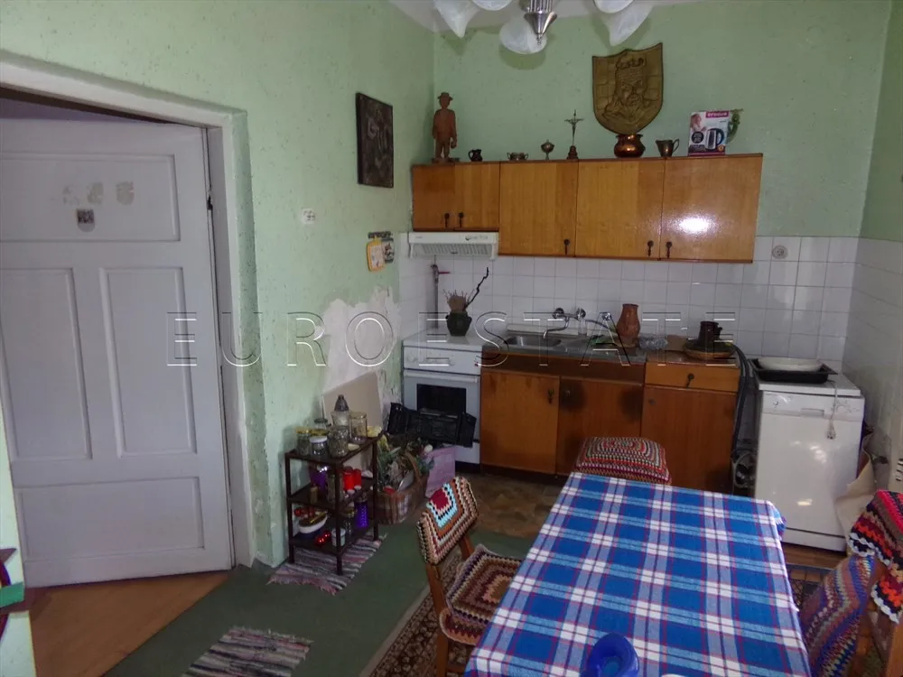 novi marof: kuća od 194 m2 sa dva stana i dvorištem površine 787 m2 - slika 11