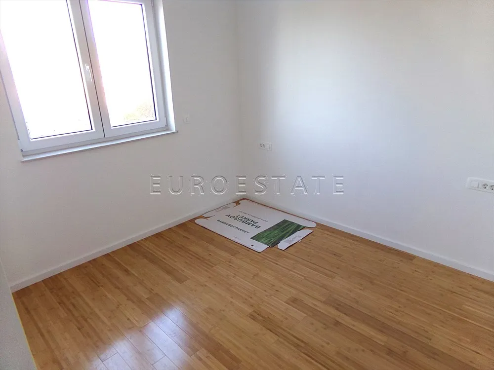 novalja: novogradnja, 3-sobni stan, prizemlje, sa vrtom i 2 parkinga, sveukupno 191.36 m2 - slika 6