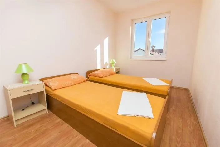 novalja: apartmanska zgrada od 700 m2, 8 apartmana, pogled na more ! - slika 9