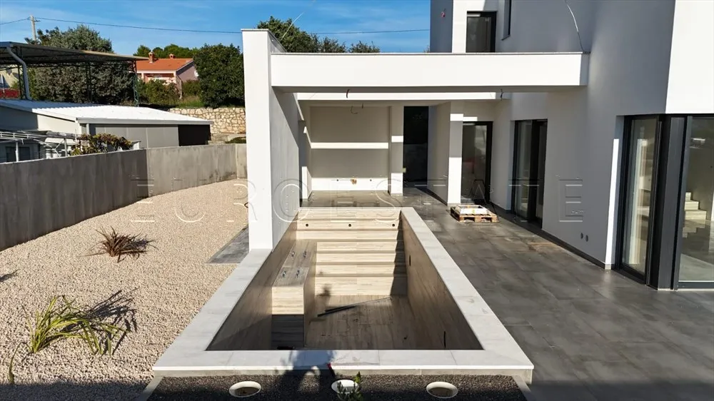 rab: luksuzna kuća površine 160 m2 sa bazenom od 20 m2 - slika 3