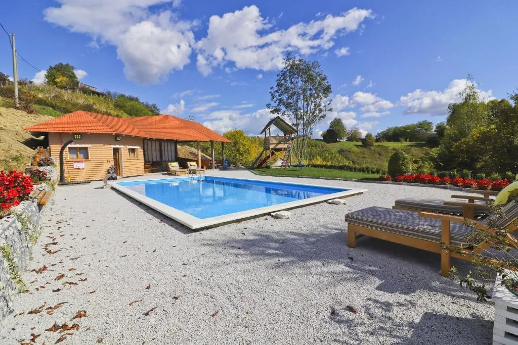 gornja voća: luksuzna kuća za odmor, 200 m2, 3200 m2 okućnice, bazen - slika 4