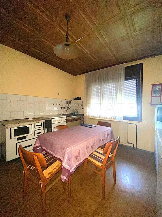 prelog: kuća sa pomoćnim zgradama i velikim zemljištem na prodaju, 254,42 m2 bruto - slika 18