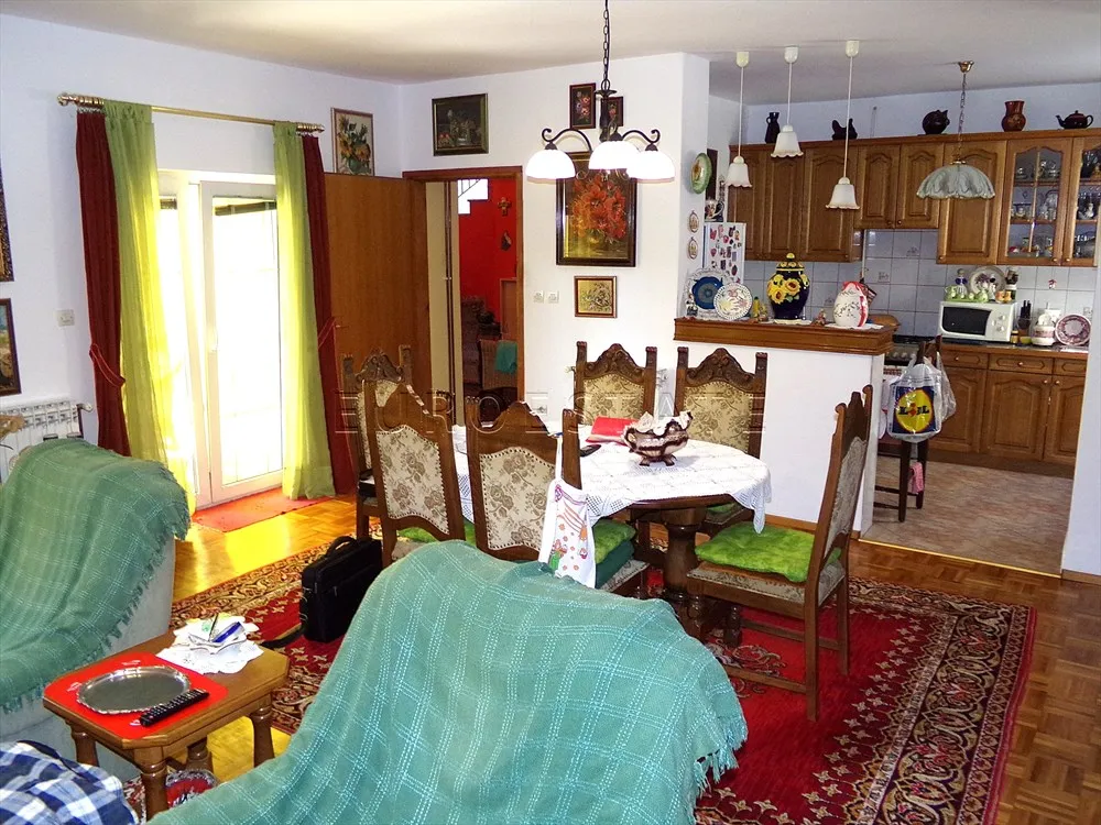 varaždin: odlična kuća novije gradnje u centru grada, površine 226 m2 - slika 9