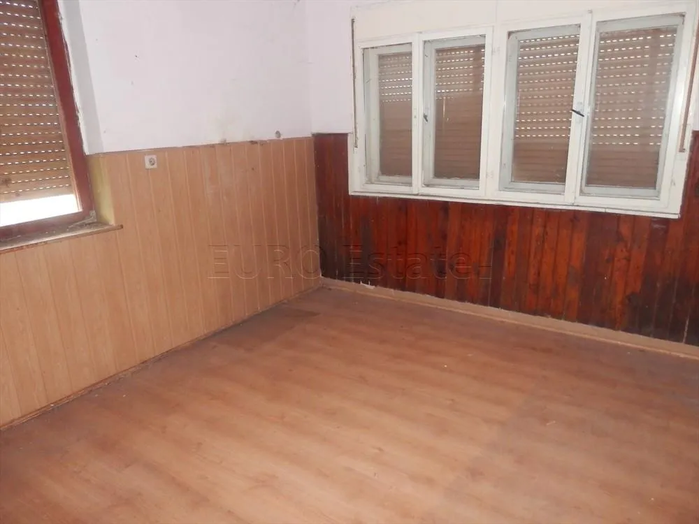 visoko: prostrana kuća katnica od 230 m2 sa dvorištem od 2100 m2 - slika 15