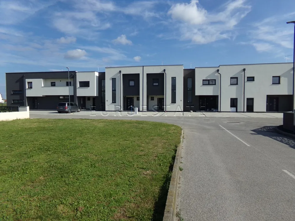sračinec: dvoetažni 4-sobni stan sa dvorištem i parkiralištem, sveukupne površine 275 m2, novogradnja - slika 3