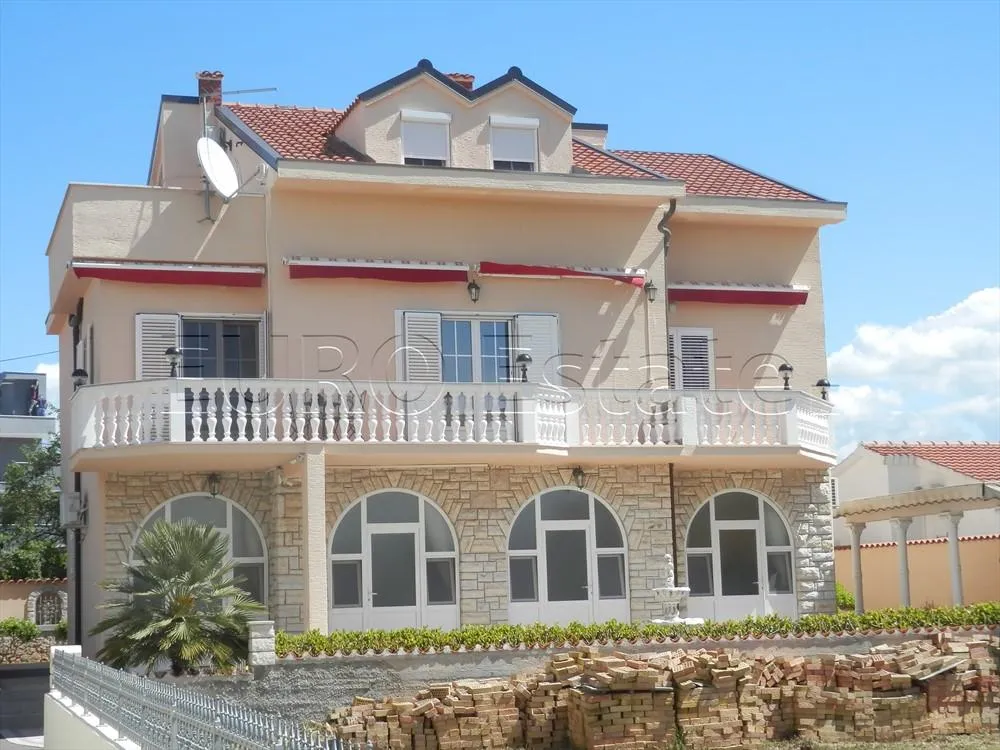 Srima; LUKSUZNA VIŠEKATNICA S 5 APARTMANA, 30 metara od mora ! - Srima, Vodice
