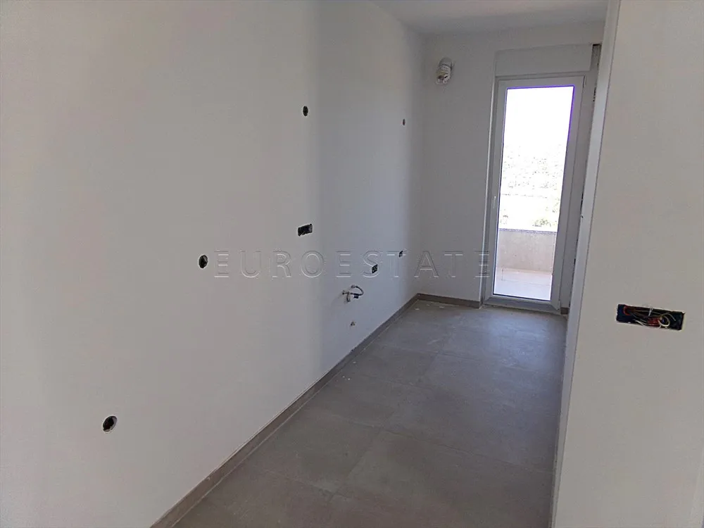šimuni: nov, 3-sobni stan, prizemlje, neto 107,55 m2, bruto 214,77 m2 - slika 16