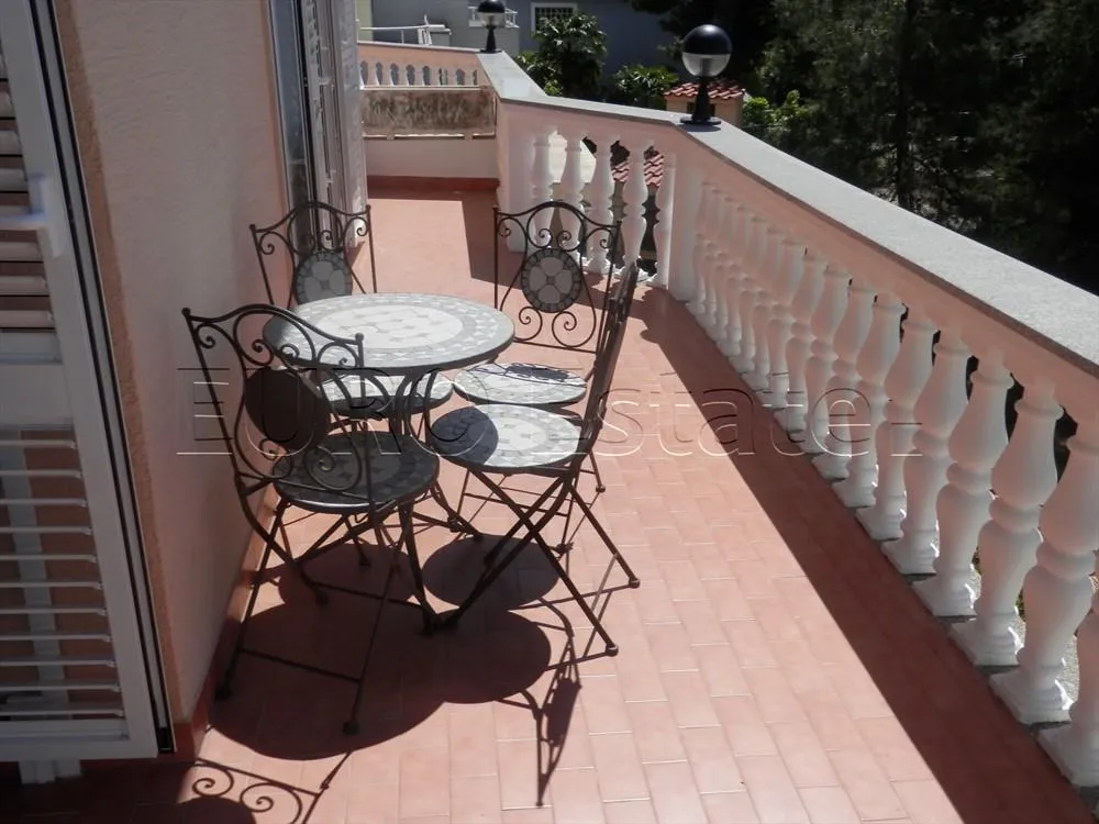 srima; luksuzna višekatnica s 5 apartmana, 30 metara od mora ! - slika 39