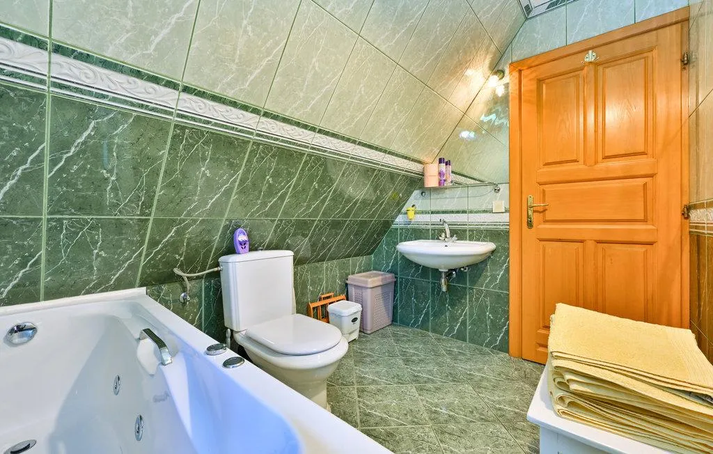 gornja voća: luksuzna kuća za odmor, 200 m2, 3200 m2 okućnice, bazen - slika 34